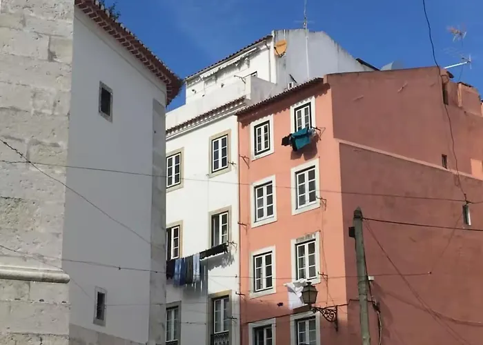 Alfama Typical By Hosty