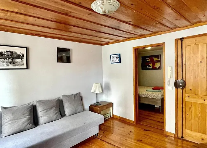 Alfama Typical By Hosty