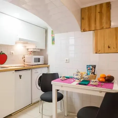 Alfama Typical By Hosty *